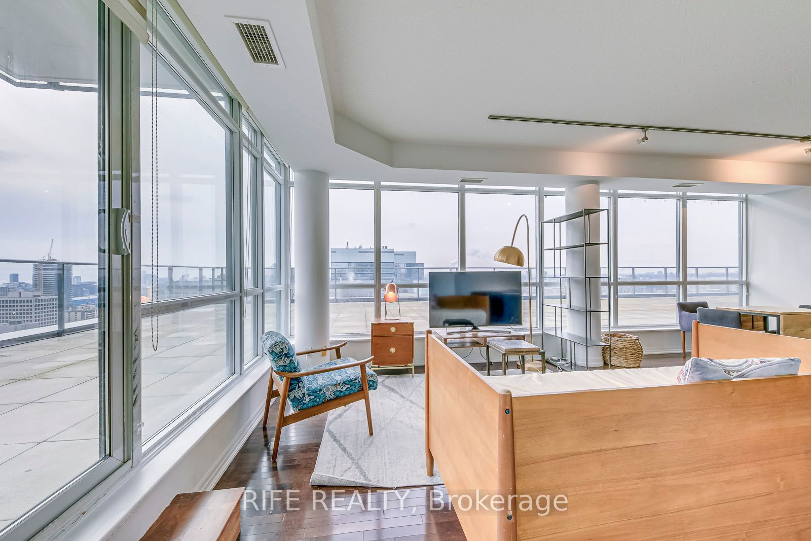 770 Bay St, unit Ph608 for rent