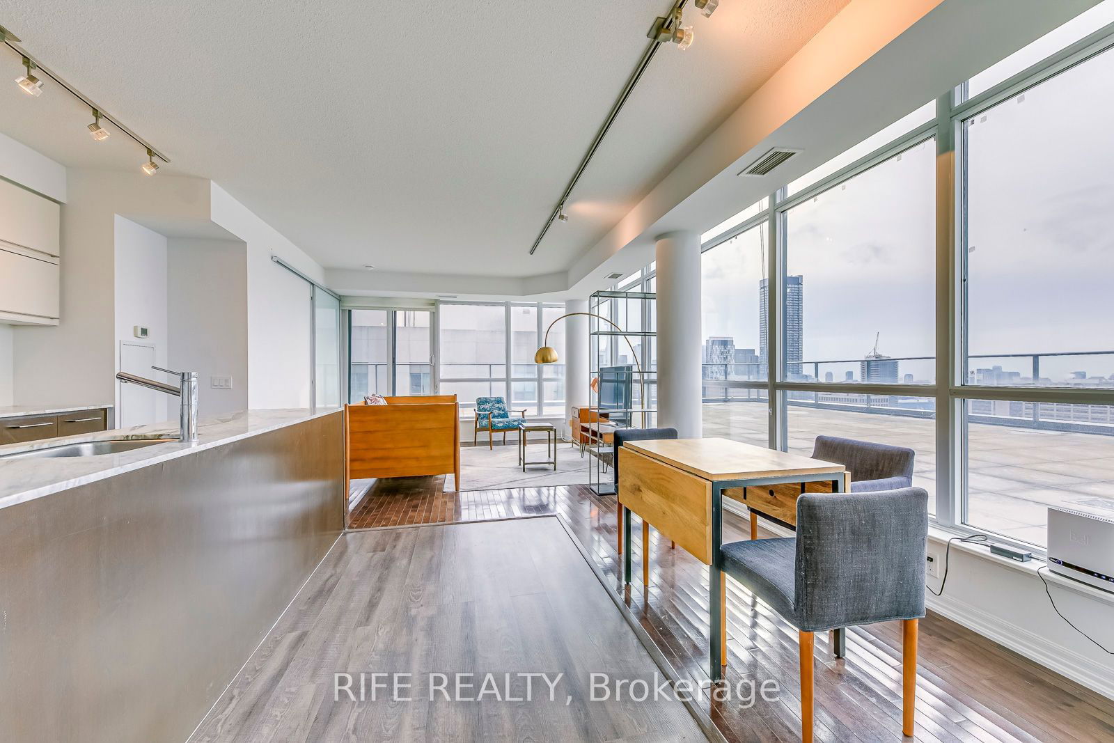 770 Bay St, unit Ph608 for rent