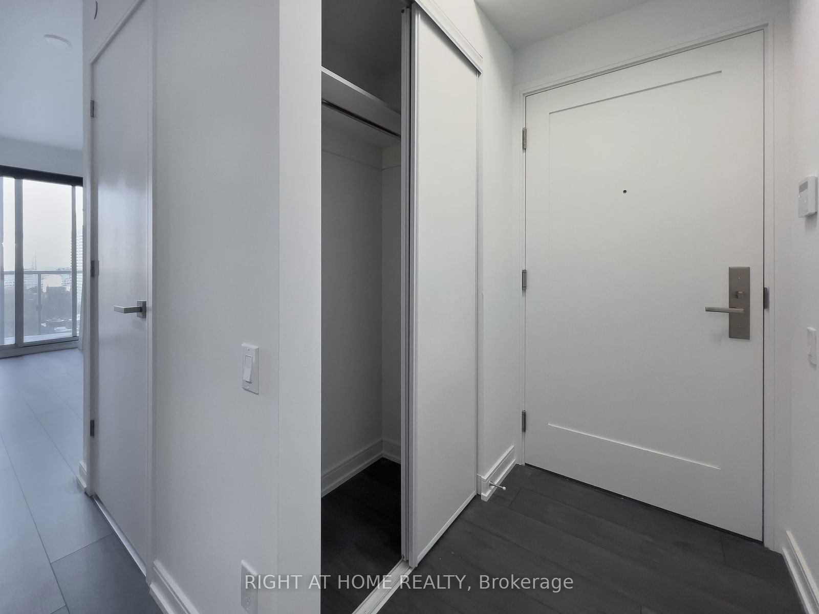 3 Gloucester St, unit 1606 for rent