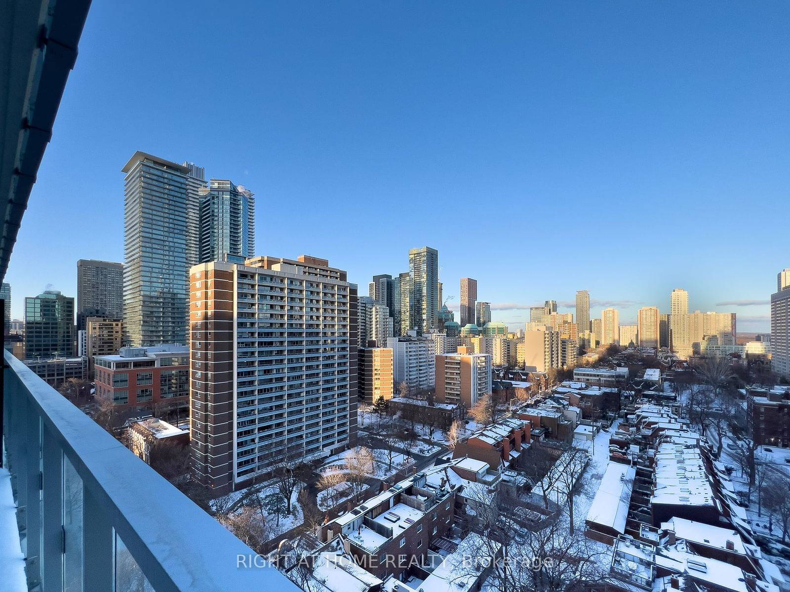 3 Gloucester St, unit 1606 for rent