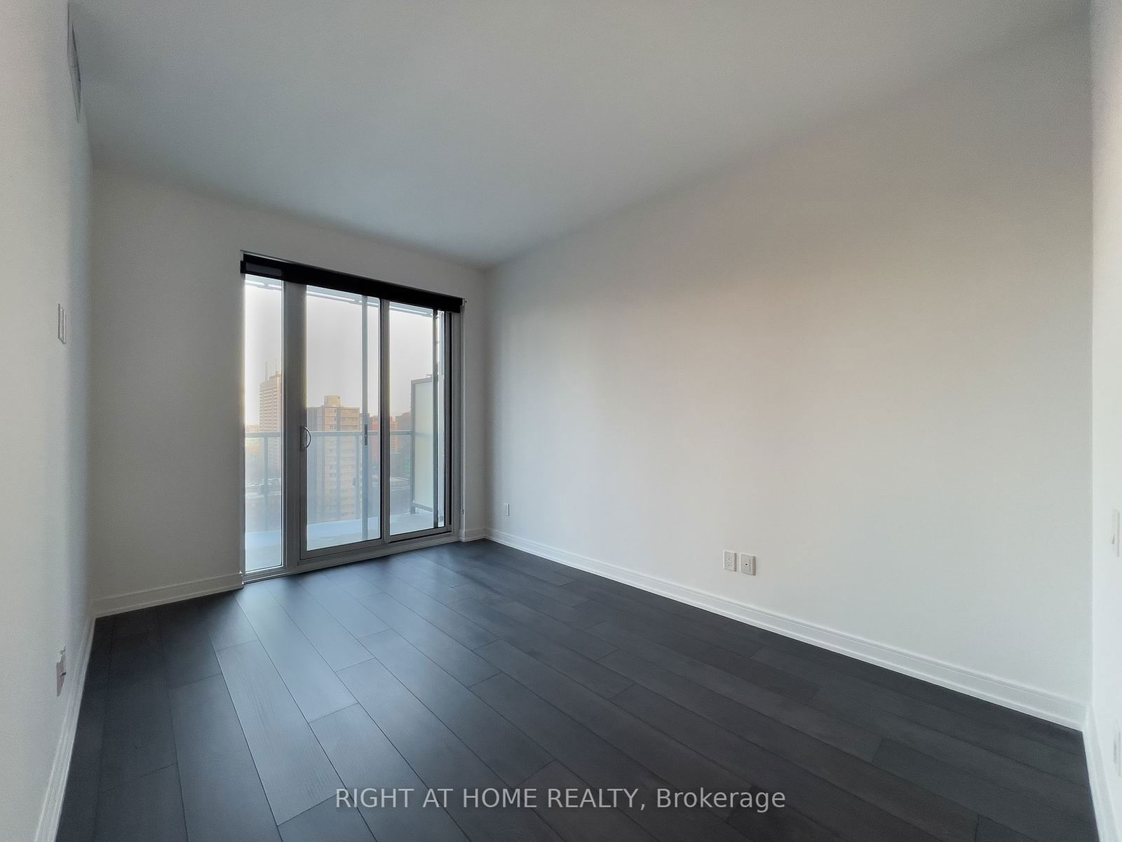 3 Gloucester St, unit 1606 for rent