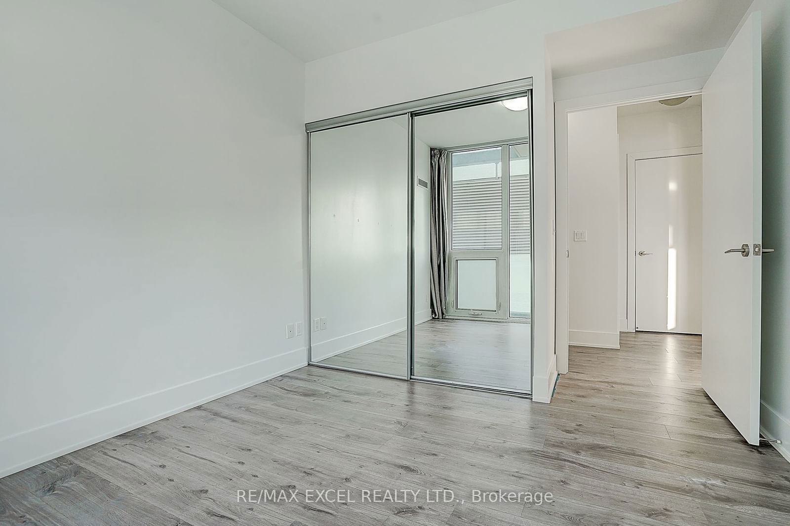 200 Bloor St W, unit 2201 for sale