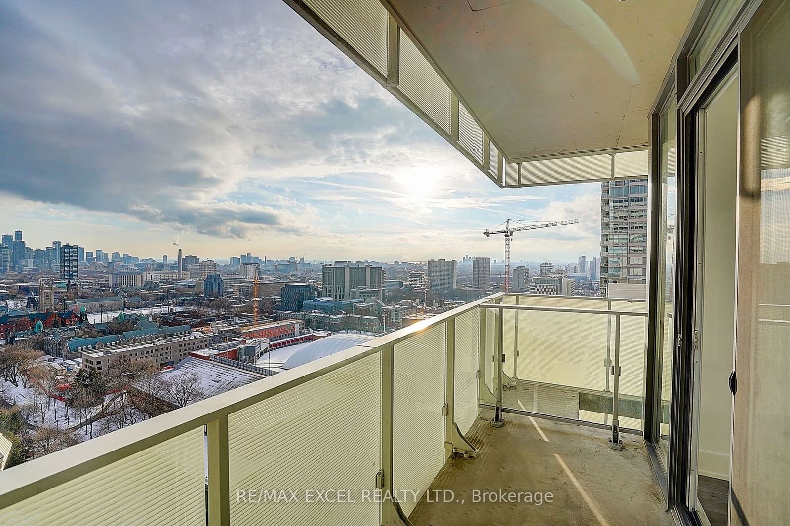 200 Bloor St W, unit 2201 for sale