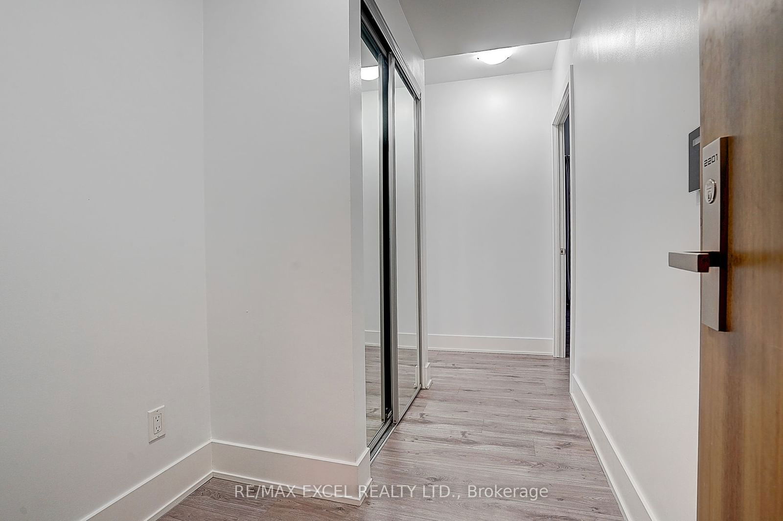 200 Bloor St W, unit 2201 for sale