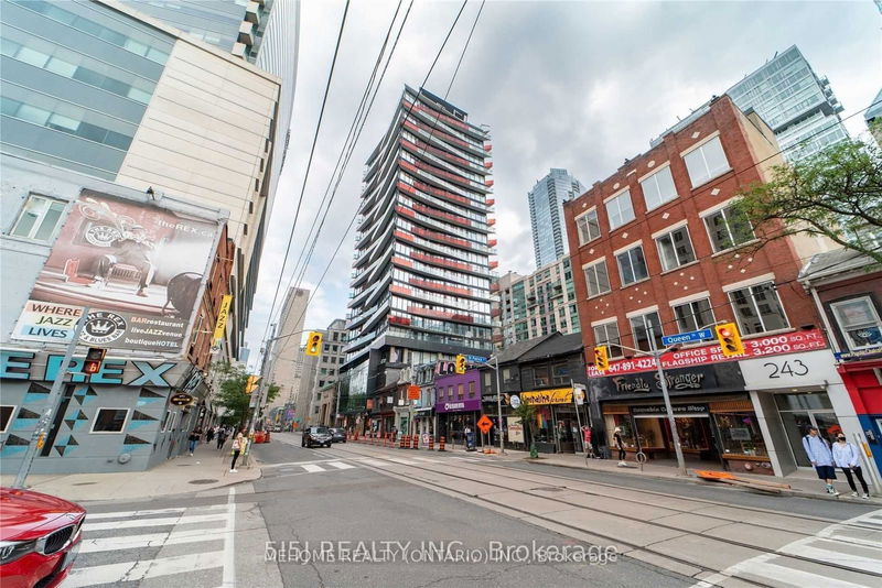 215 Queen St W, unit 905 for rent