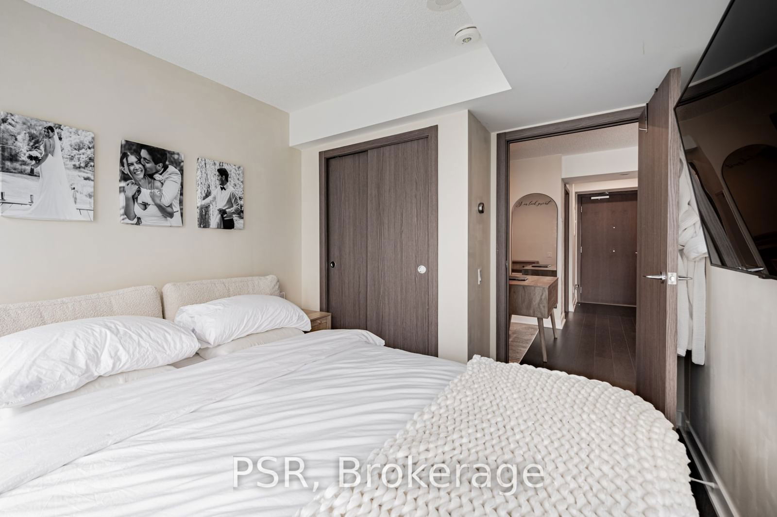 19 Bathurst St, unit 2310 for sale