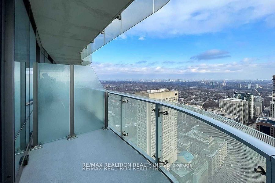 1 Bloor St E, unit 4203 for rent