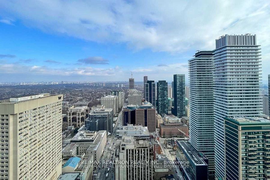 1 Bloor St E, unit 4203 for rent