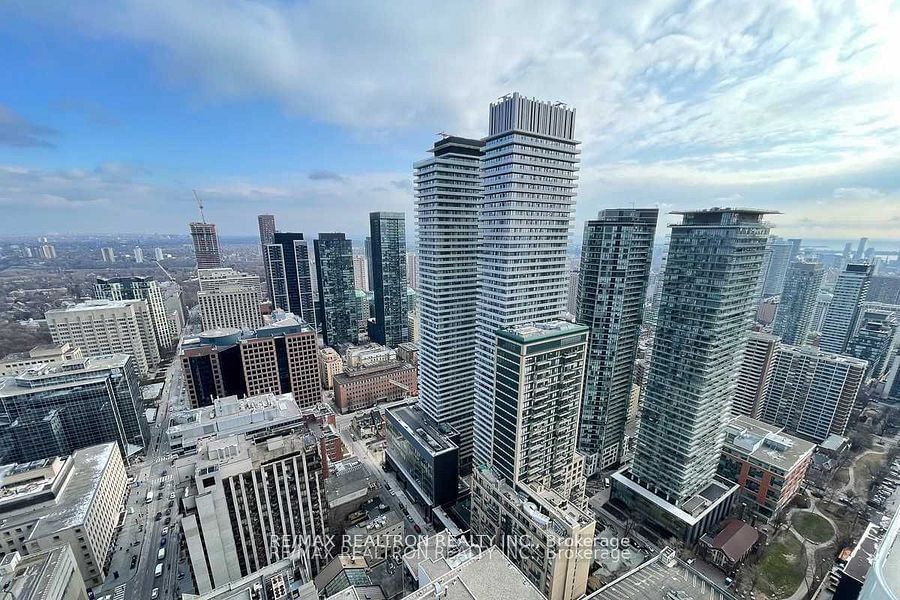 1 Bloor St E, unit 4203 for rent