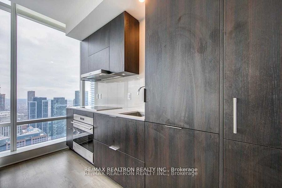 1 Bloor St E, unit 4203 for rent