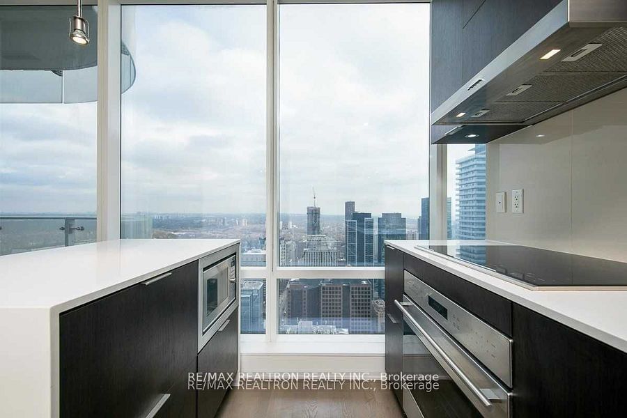 1 Bloor St E, unit 4203 for rent