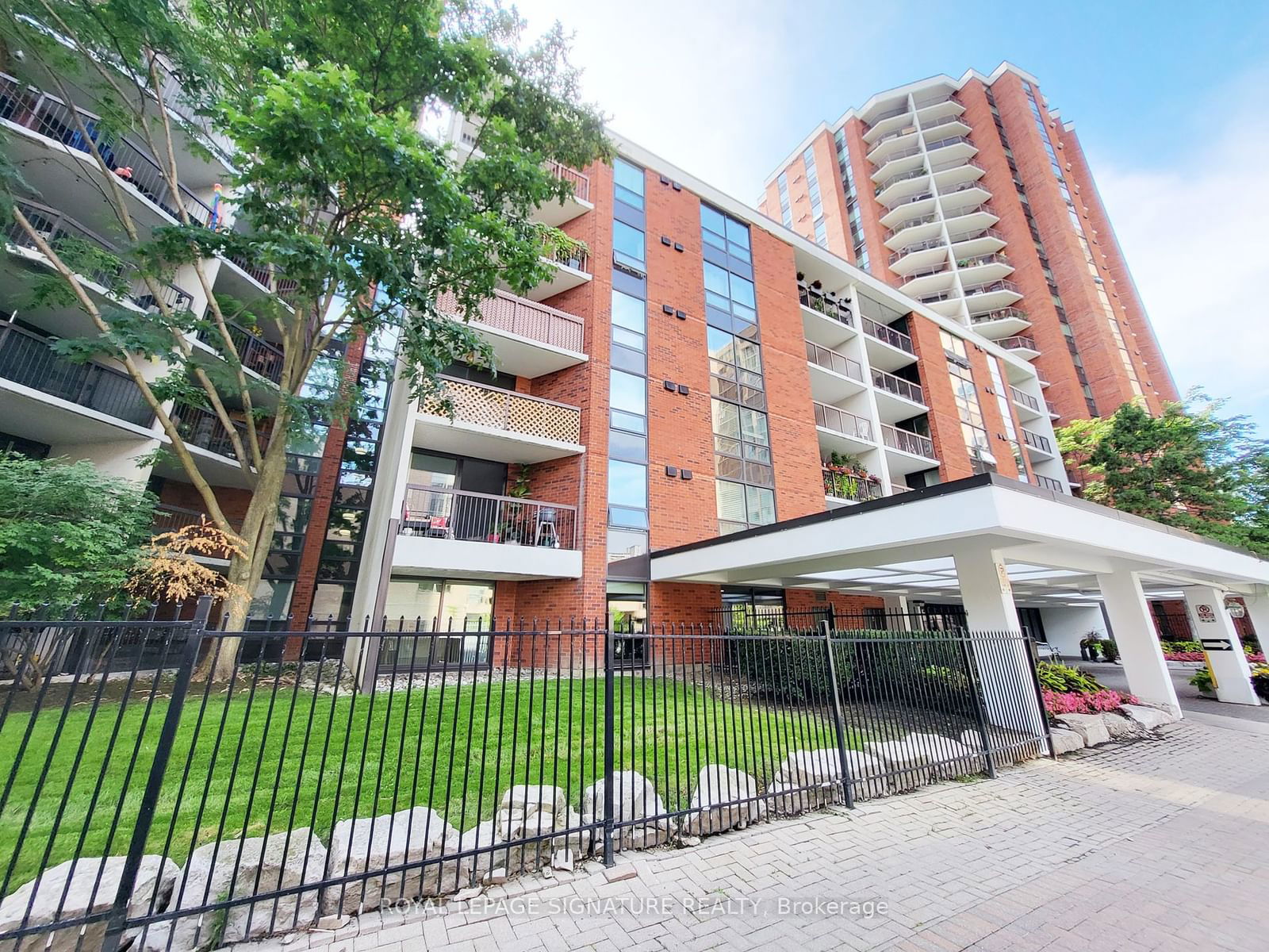 77 Maitland Pl, unit 205 for sale