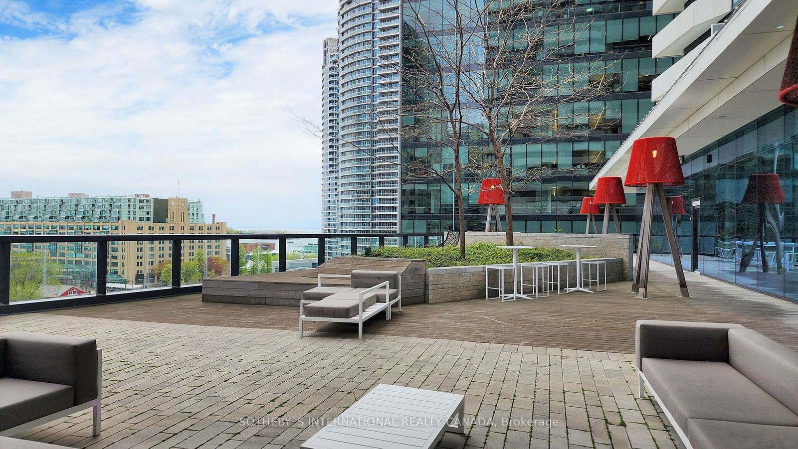 100 Harbour St, unit 3211 for rent