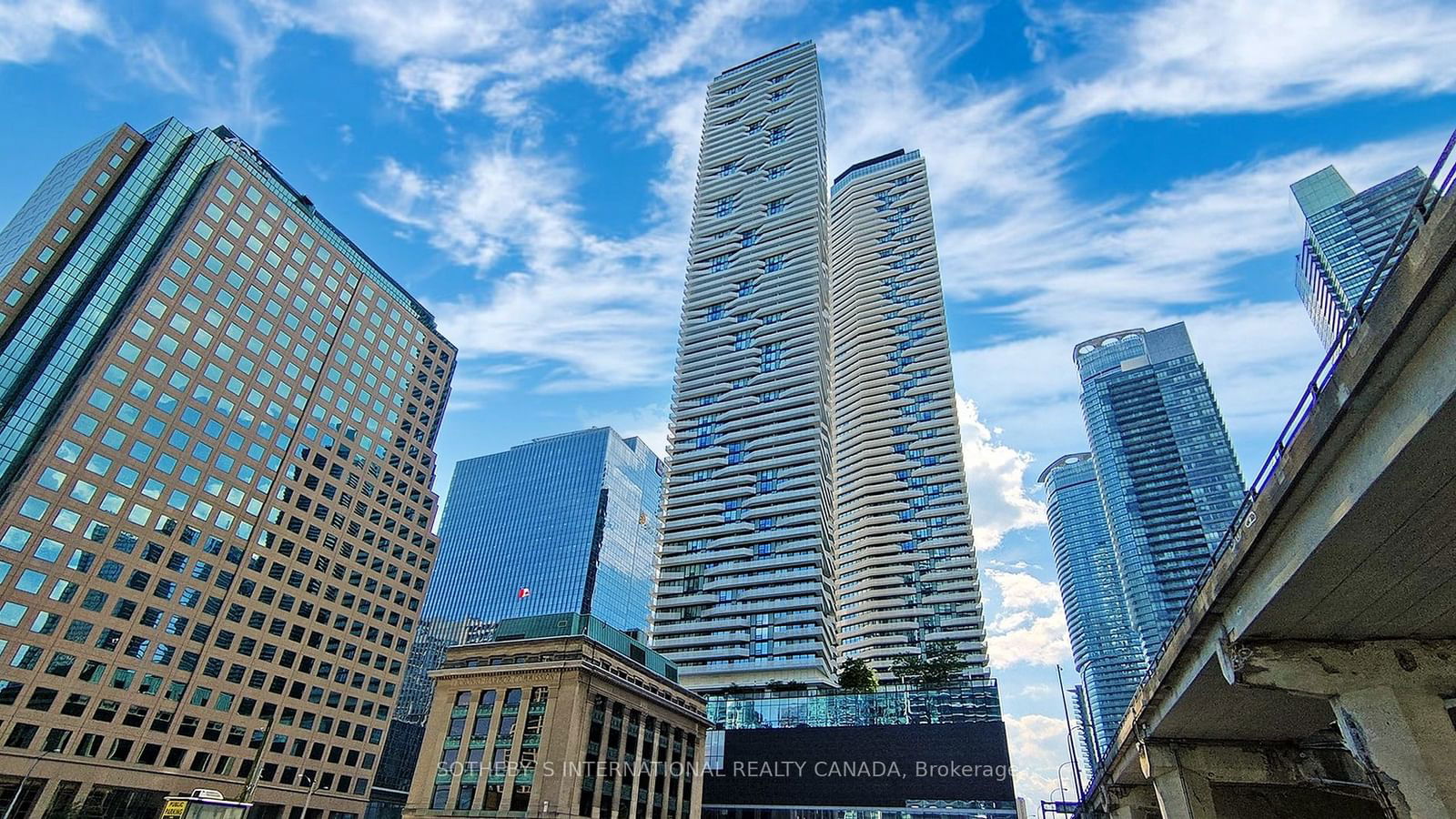 100 Harbour St, unit 3211 for rent