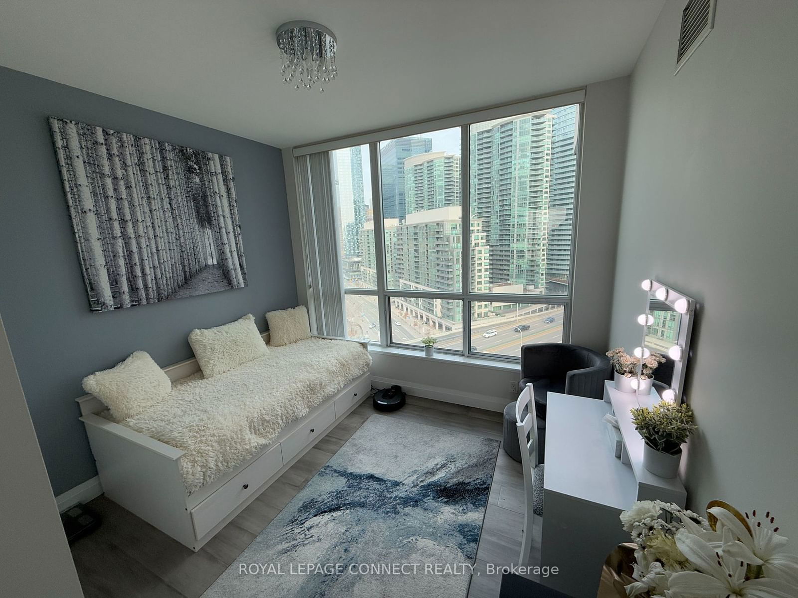 228 Queens Quay W, unit 1811 for rent