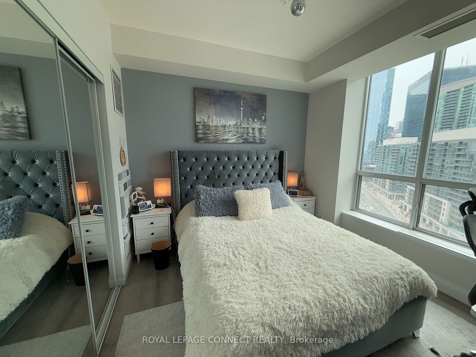 228 Queens Quay W, unit 1811 for rent