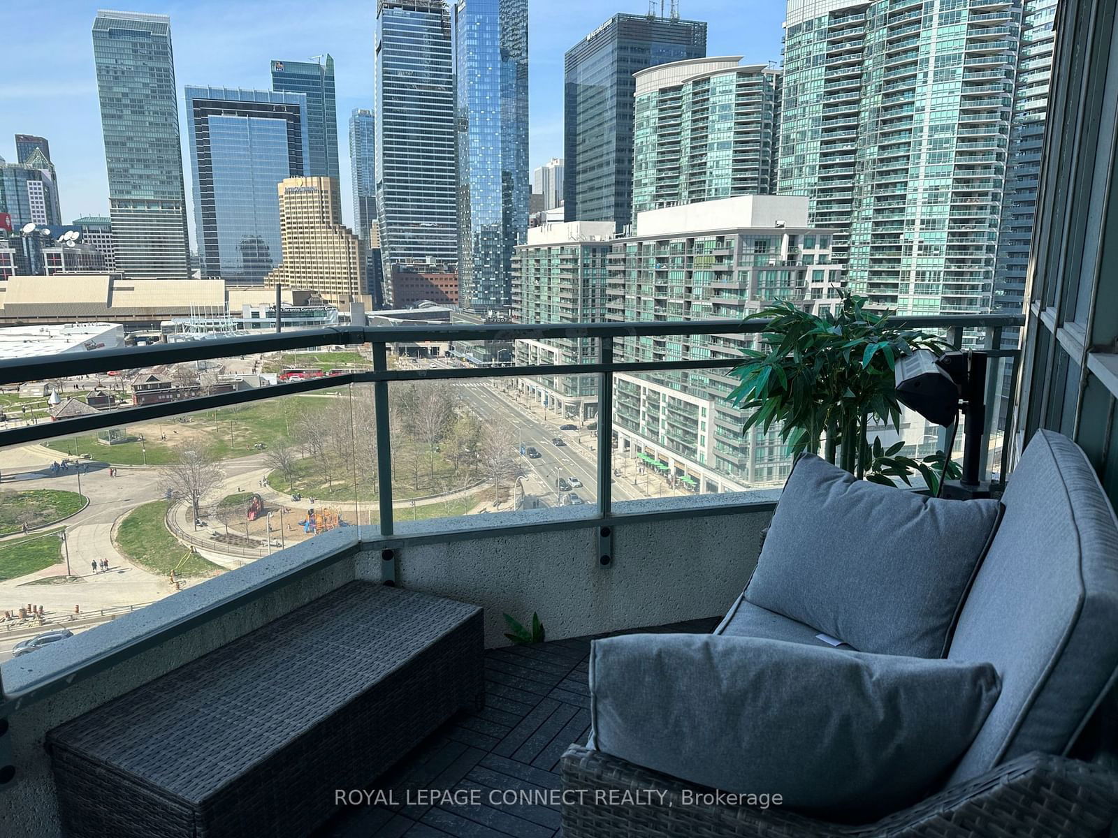 228 Queens Quay W, unit 1811 for rent