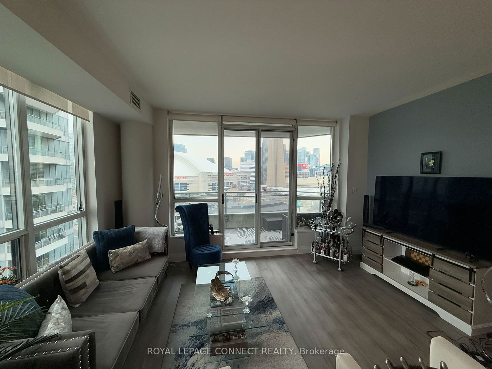 228 Queens Quay W, unit 1811 for rent