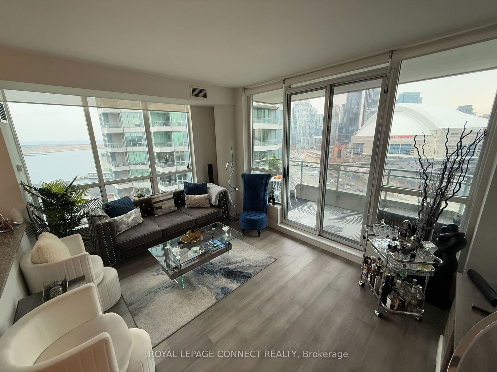 228 Queens Quay W, unit 1811 for rent