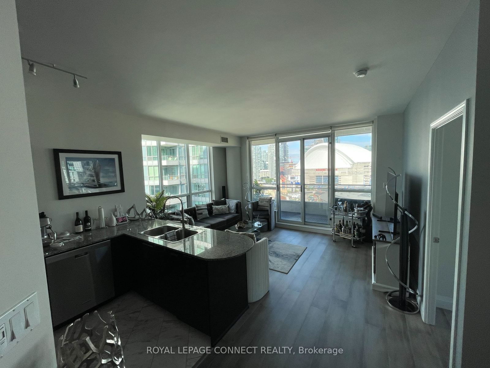 228 Queens Quay W, unit 1811 for rent