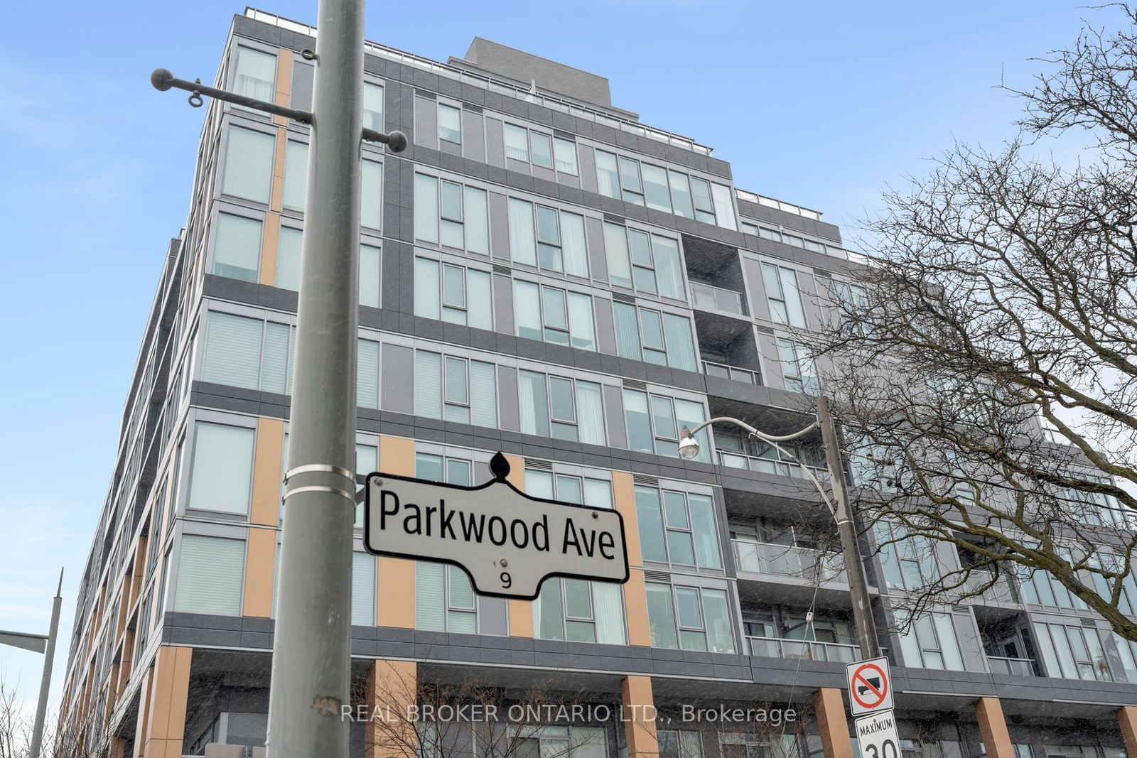 6 Parkwood Ave, unit 401 for sale