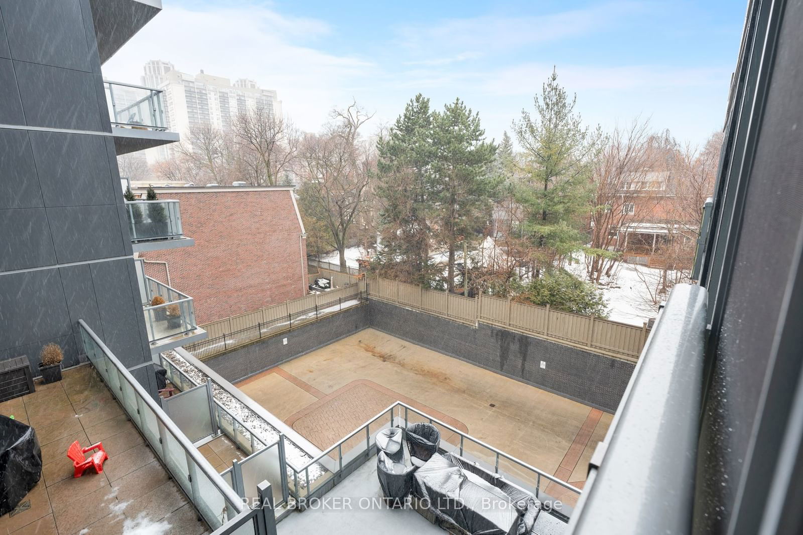 6 Parkwood Ave, unit 401 for sale