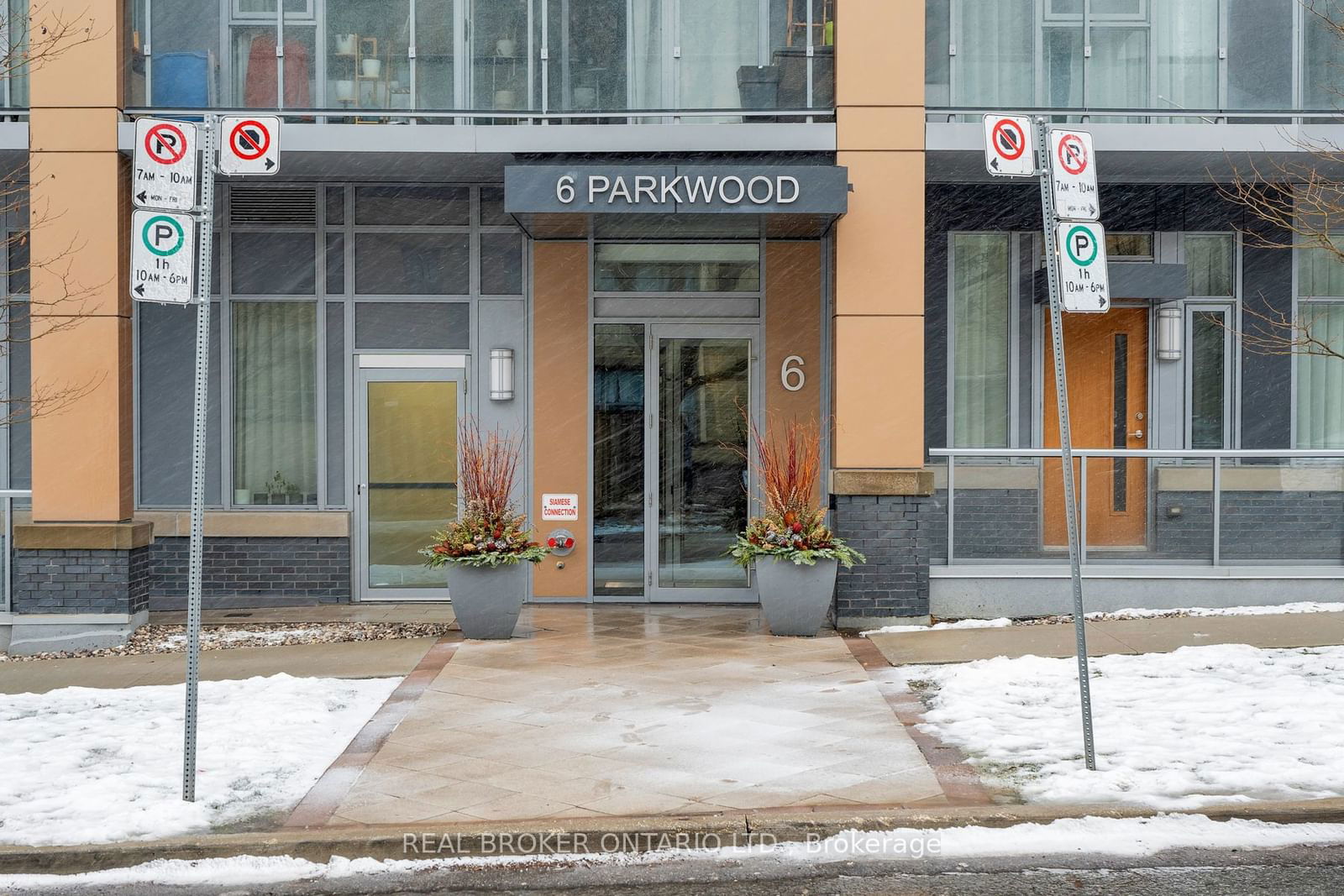 6 Parkwood Ave, unit 401 for sale