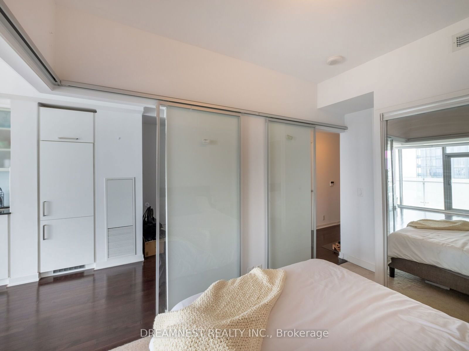 14 York St, unit 4304 for sale