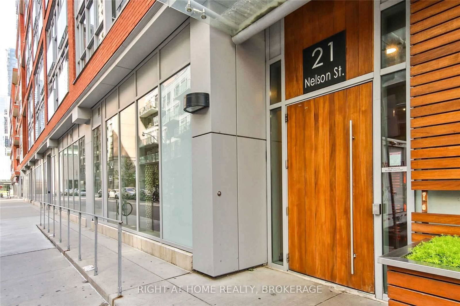 21 Nelson St, unit 920 for rent