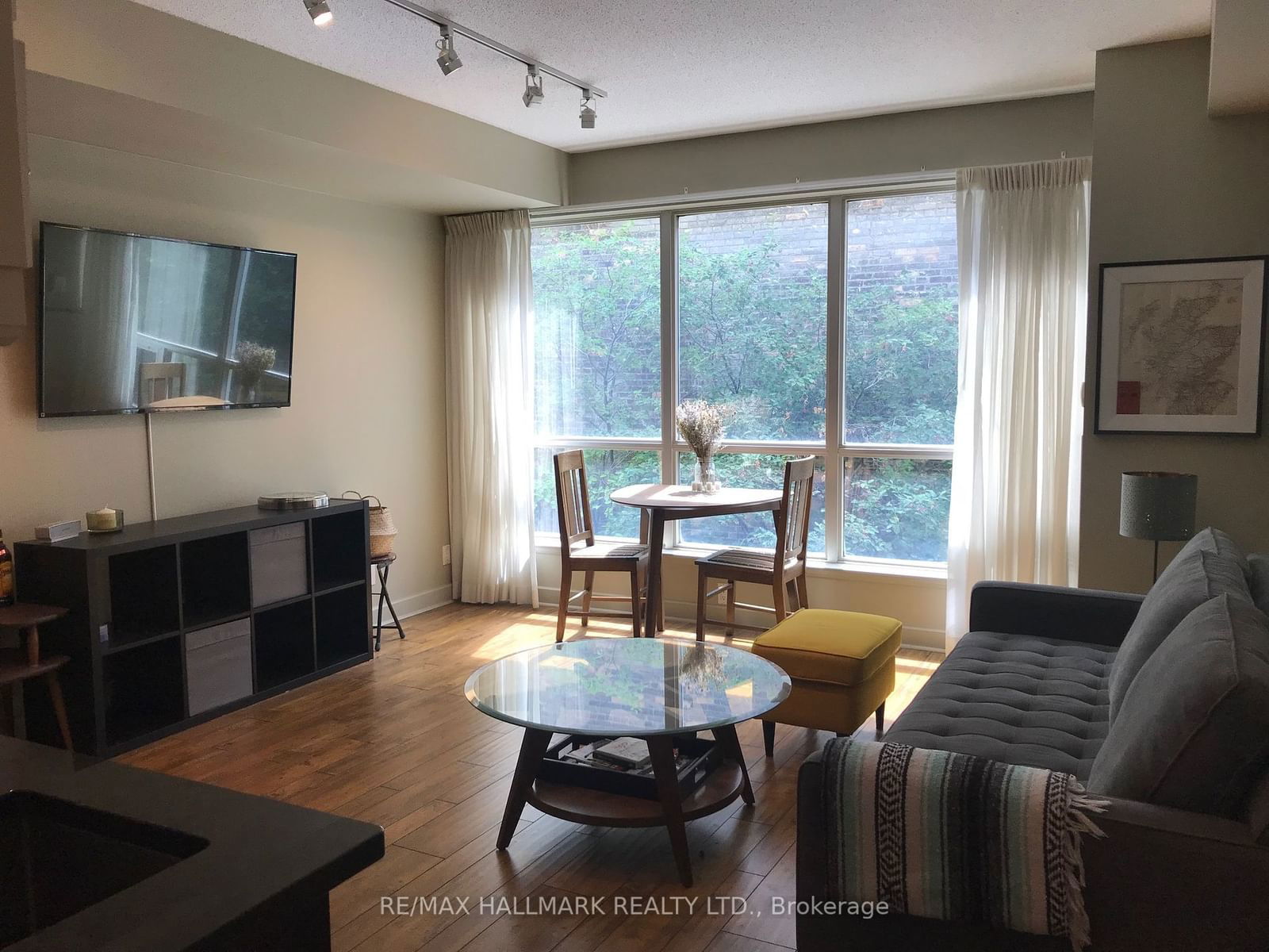 350 Wellington St, unit M14 for rent