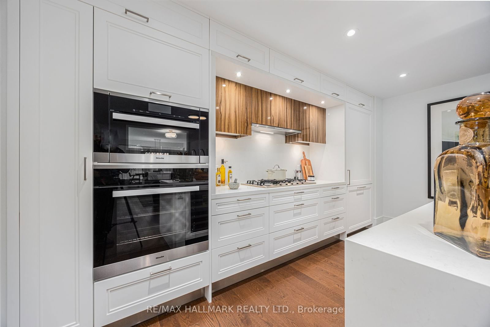 455 Wellington St W, unit 407 for sale