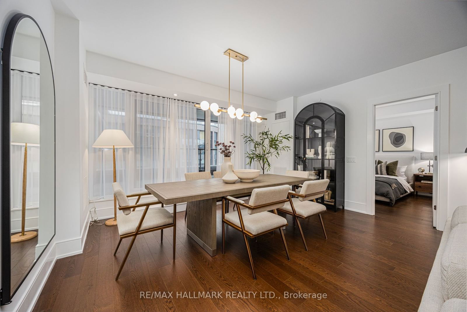 455 Wellington St W, unit 407 for sale