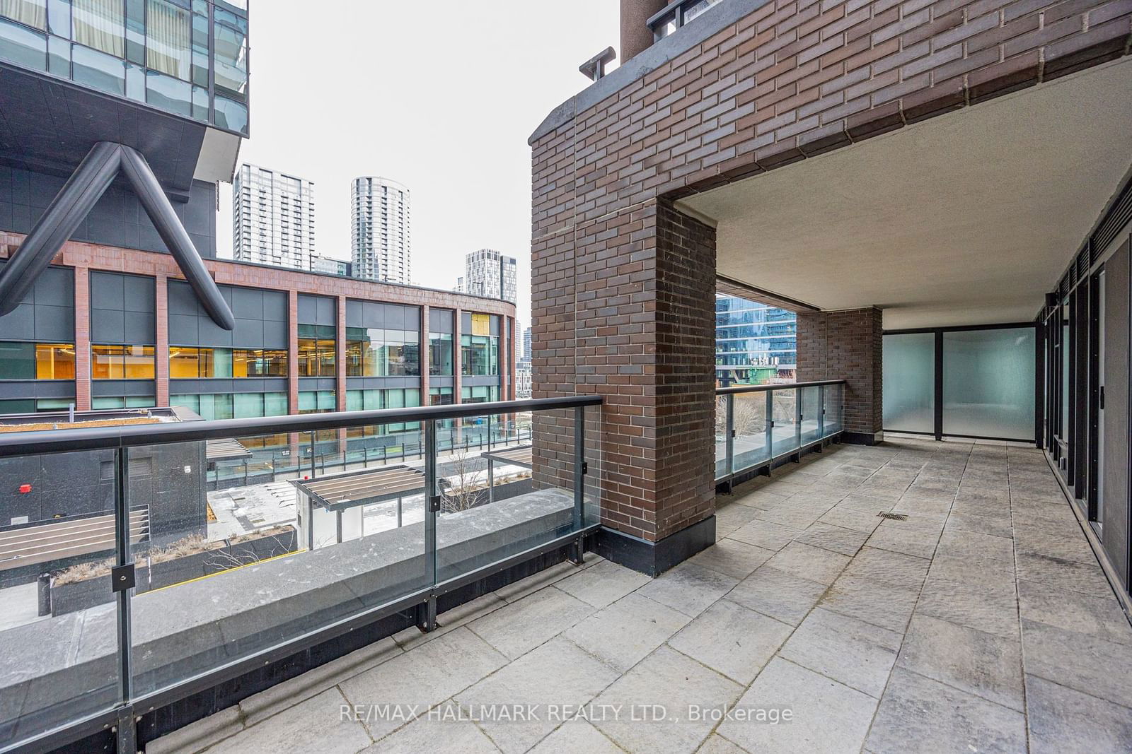 455 Wellington St W, unit 407 for sale