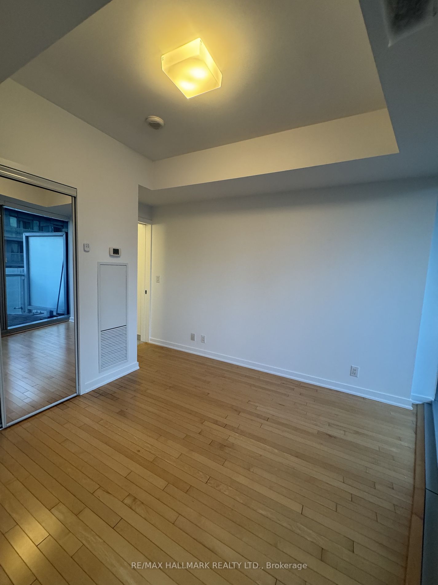 12 York St, unit 2807 for rent