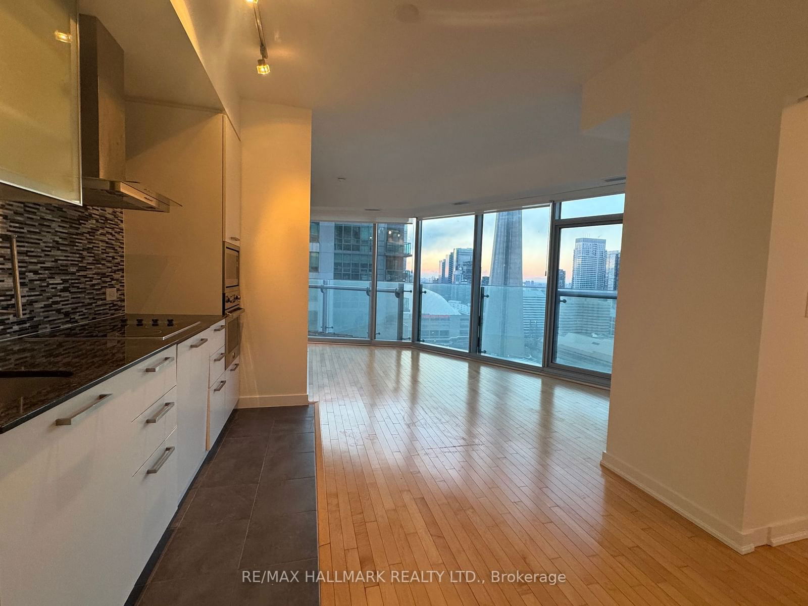 12 York St, unit 2807 for rent