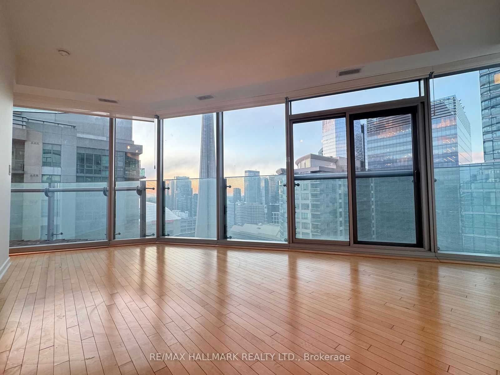 12 York St, unit 2807 for rent