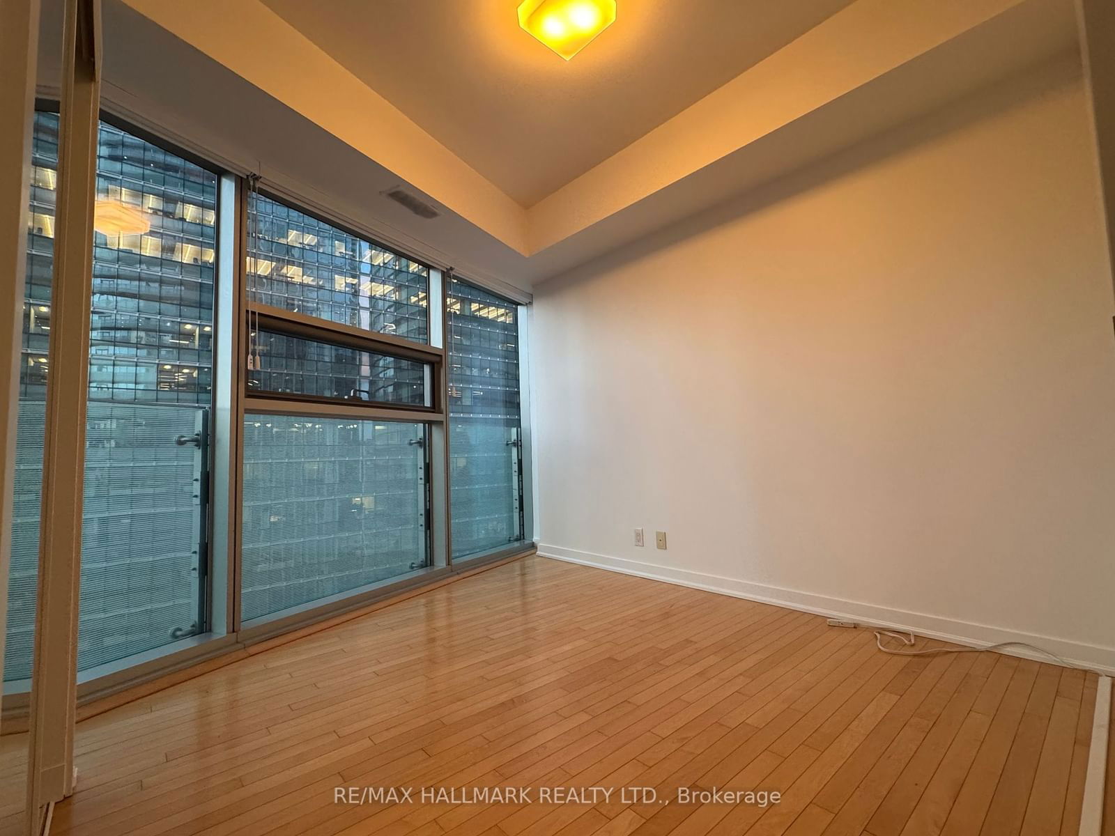 12 York St, unit 2807 for rent