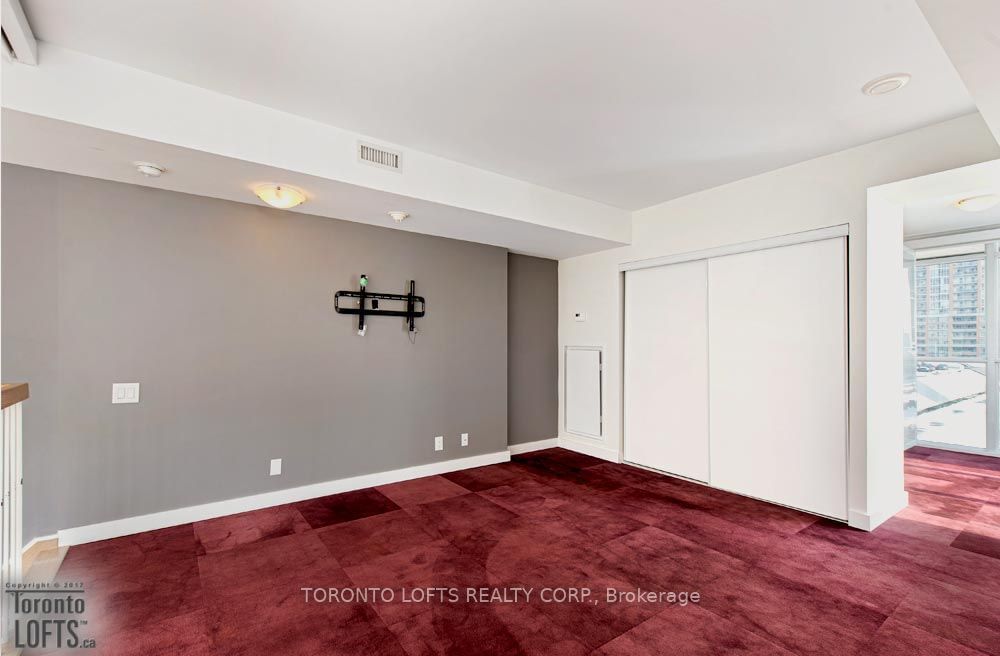 5 Hanna Ave, unit 439 for rent