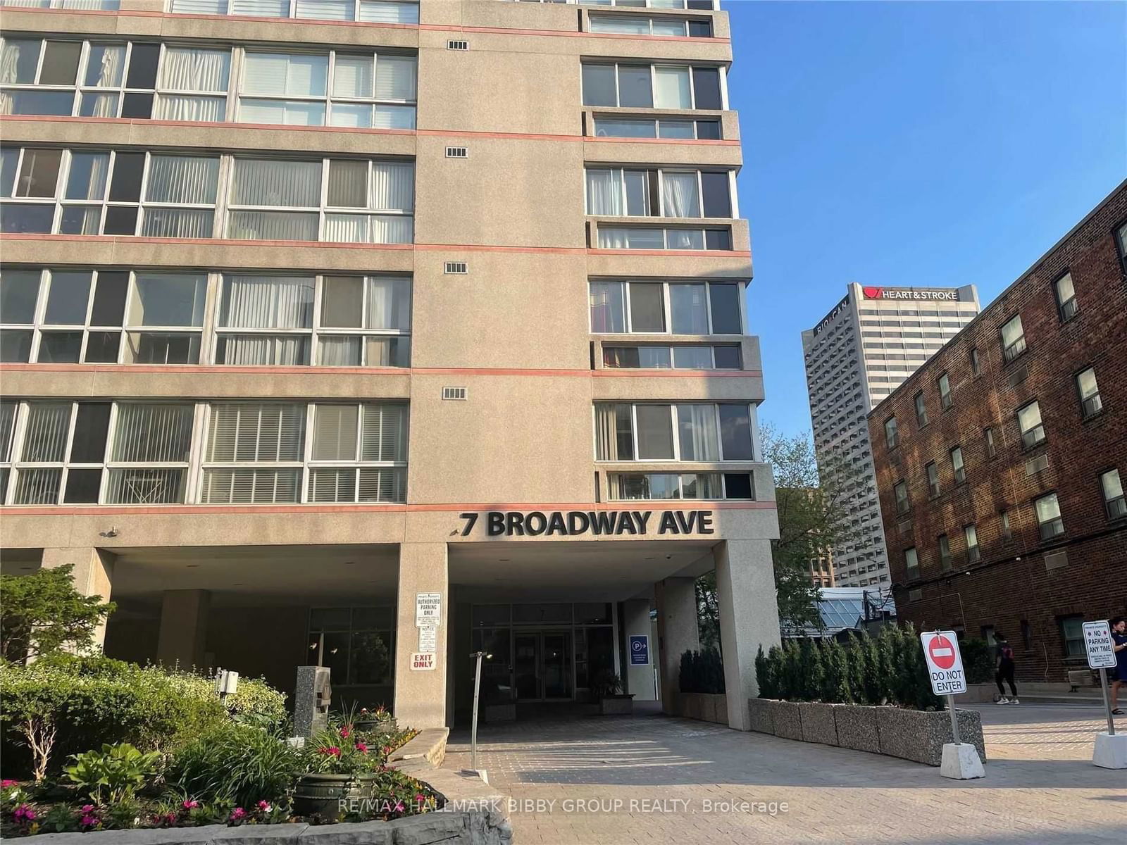 7 Broadway Ave, unit 412 for rent