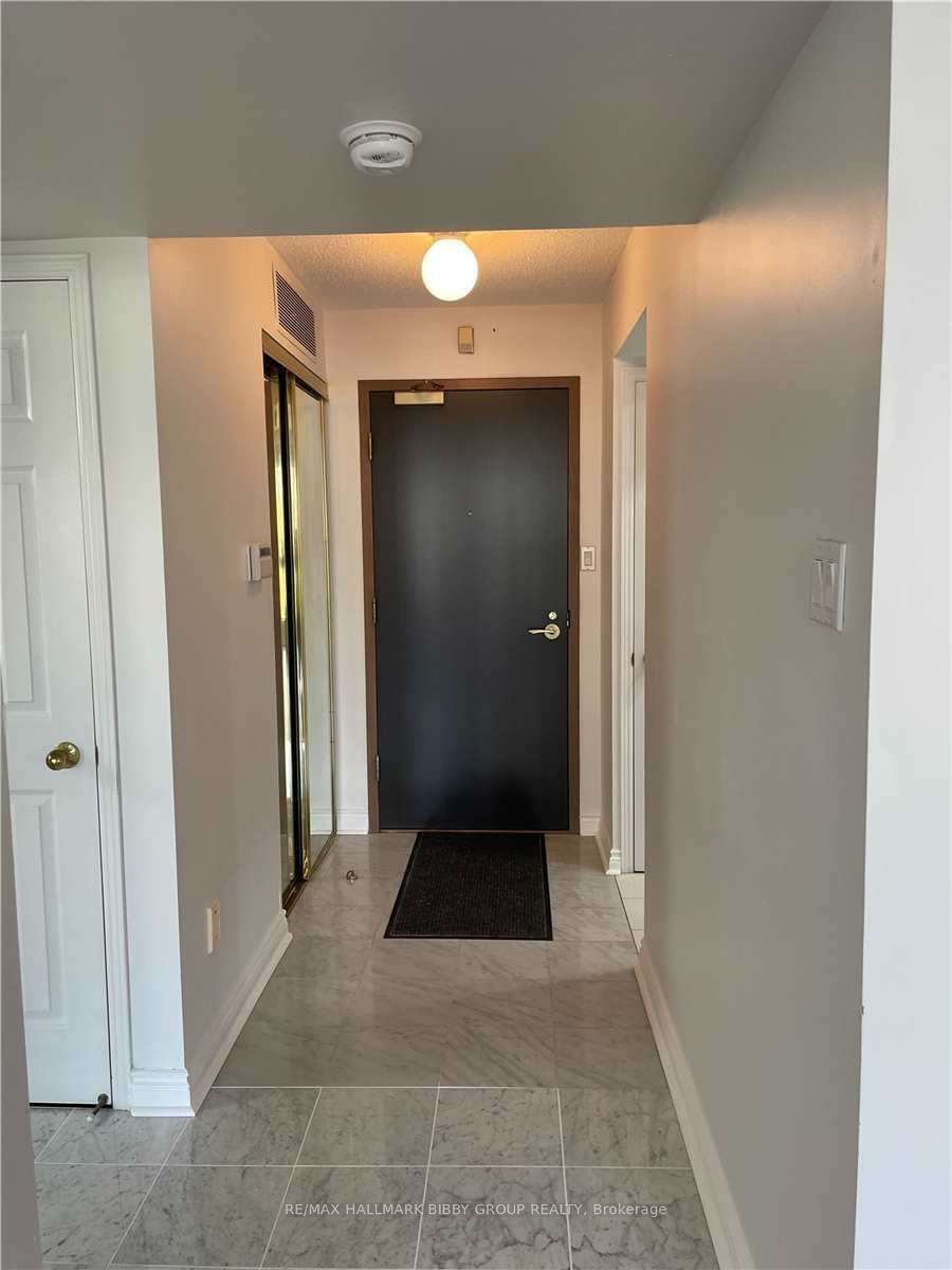 7 Broadway Ave, unit 412 for rent