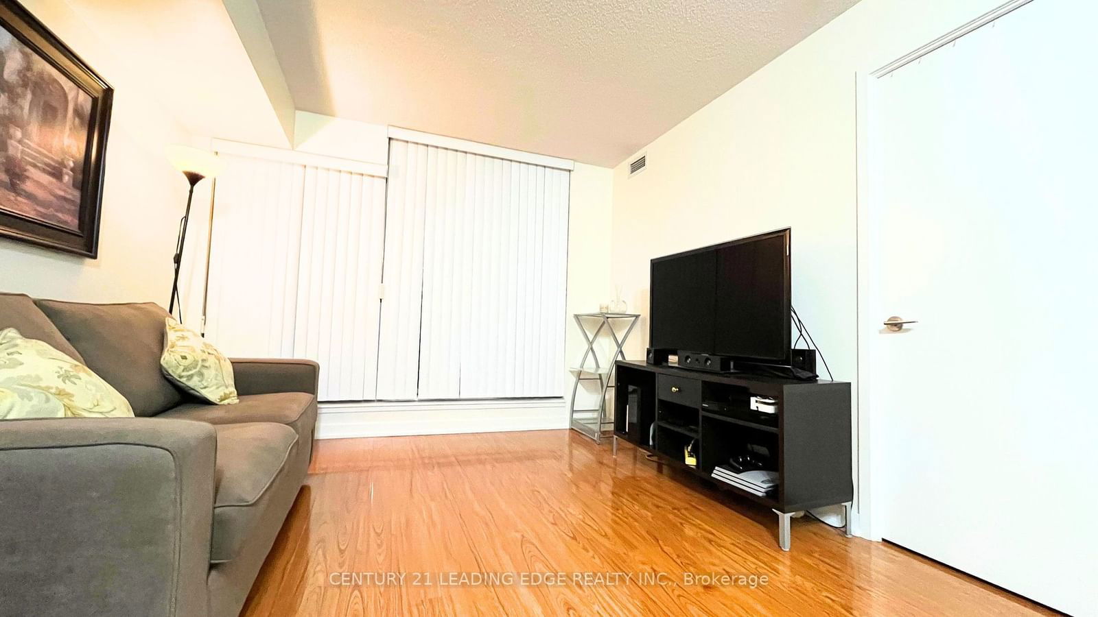 33 Singer Crt, unit 308 for rent