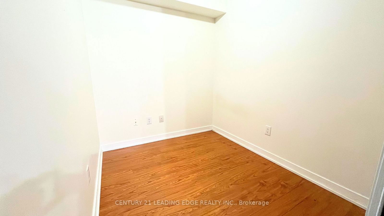 33 Singer Crt, unit 308 for rent