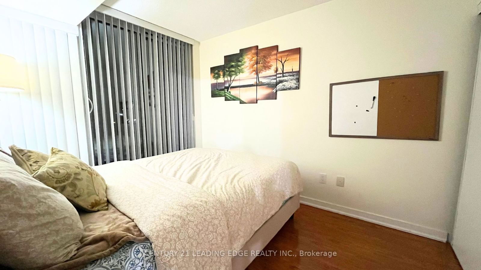 33 Singer Crt, unit 308 for rent