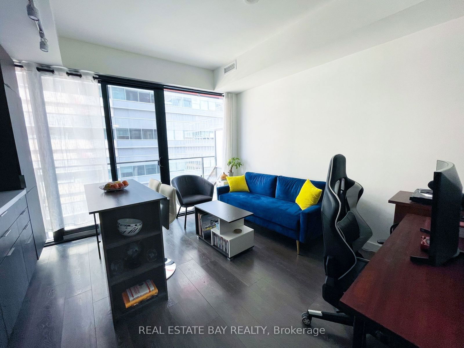 215 Queen St W, unit 606 for rent