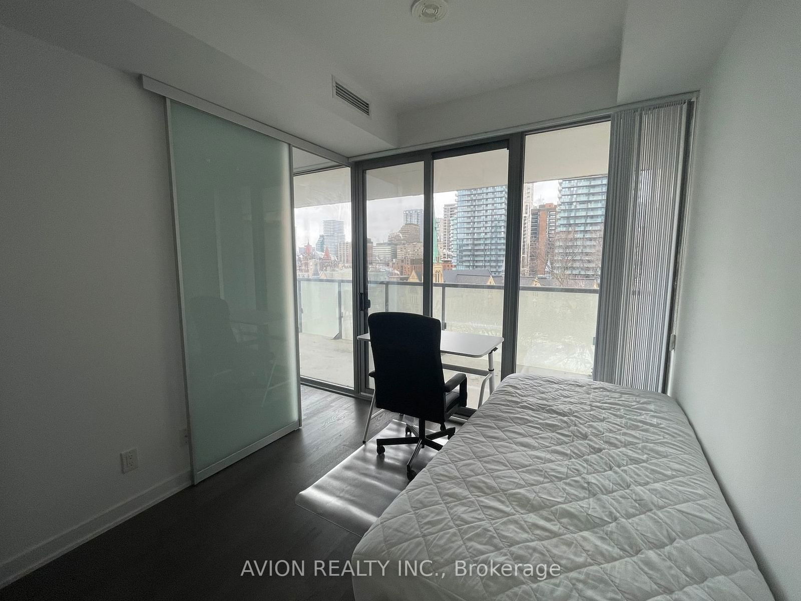 57 St Joseph St, unit 819 for rent