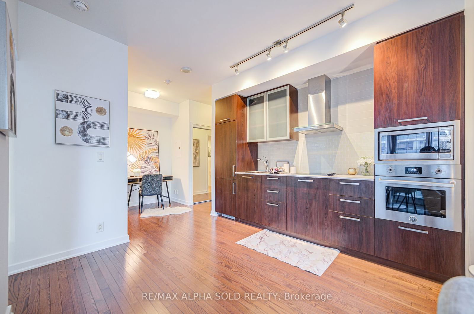 12 York St, unit 707 for sale