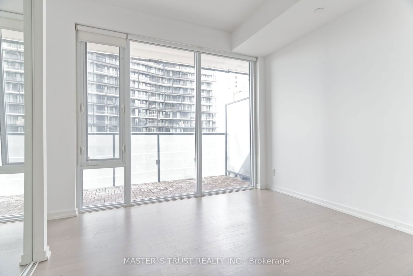 101 Peter St, unit 2511 for sale