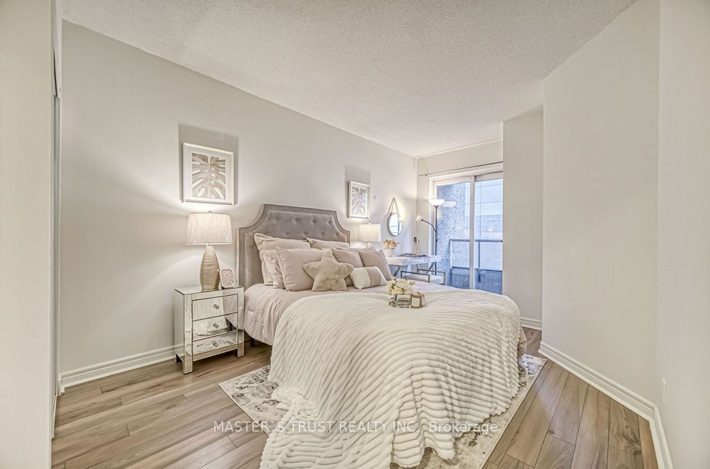 55 Bloor St E, unit 607 for sale