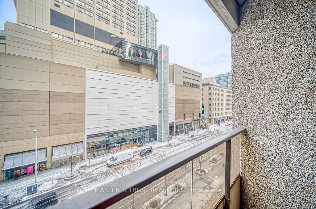 55 Bloor St E, unit 607 for sale