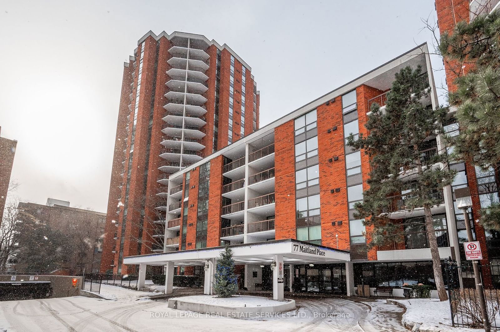 77 Maitland Pl, unit 406 for sale